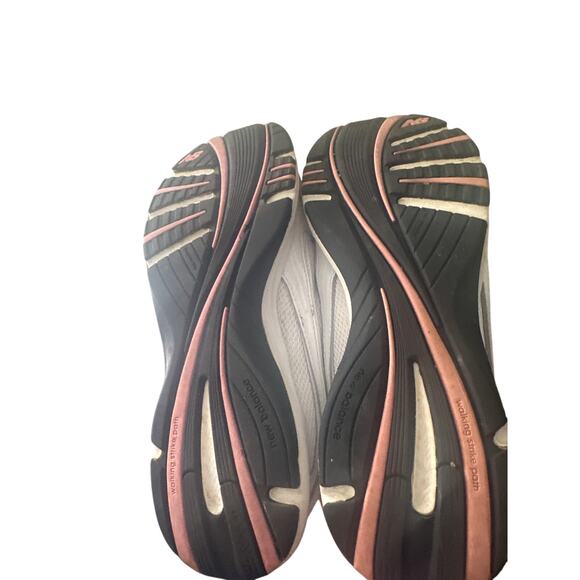 New Balance 496 walking shoes in white with pink accents 8.5 M1 - Picture 6 of 6